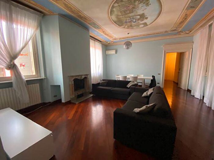 Appartamento con 6 locali in affitto in Via Taglio, Centro Storico, Modena