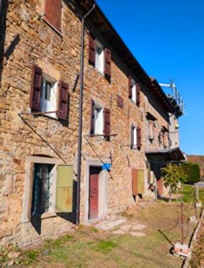 Casa bilocale in vendita in Via Statale, Montefiorino