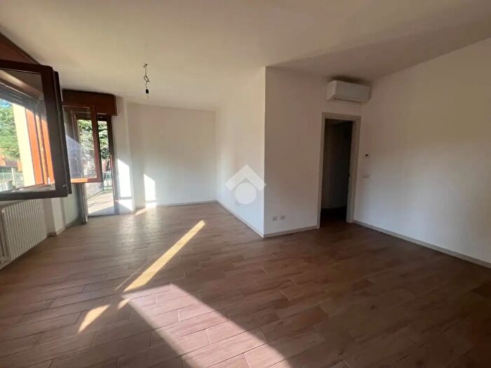 Appartamento trilocale in vendita in Via Brigata Julia, Traversetolo