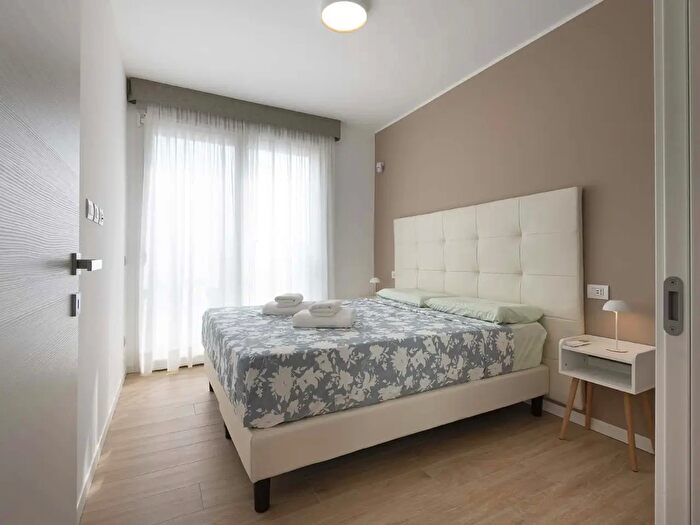 Appartamento monolocale in affitto in Via Ermenegildo Cantoni, Milano