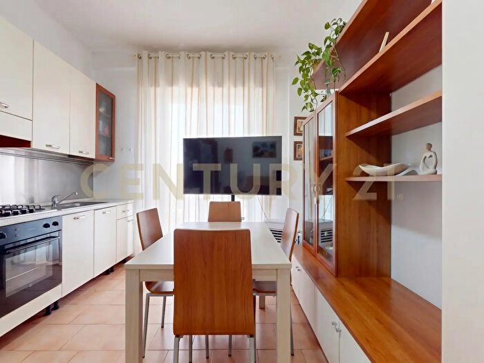Appartamento trilocale in vendita in Via a De Gasperi, Lainate