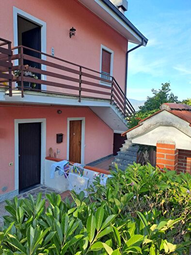 Appartamento trilocale in vendita in Villaggio La Crocetta Tavarone, Maissana