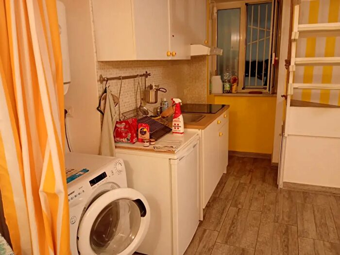 Appartamento bilocale in affitto in Via Nardones, Napoli