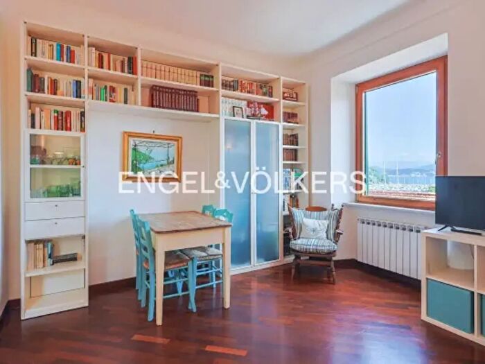 Appartamento trilocale in vendita in Via Alessandro Carpena, Portovenere