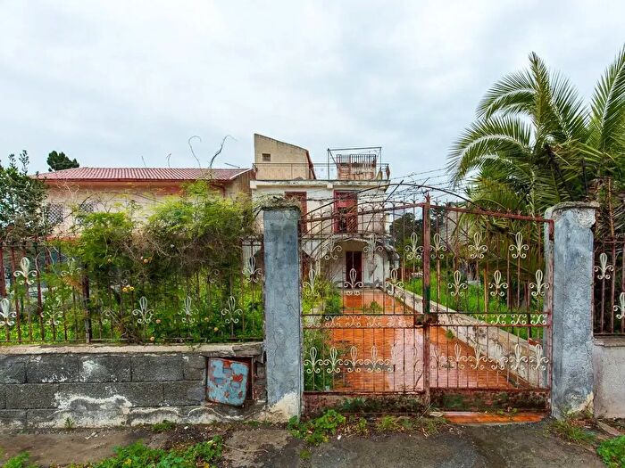 Casa con 7 locali in vendita in Via Dorata Snc, Catania