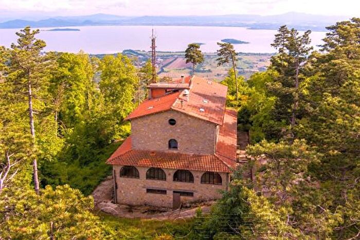 Casa con 6 locali in vendita in Strada Statale del Niccone, Tuoro Sul Trasimeno