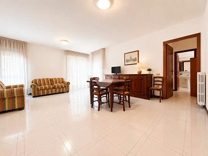 Appartamento trilocale in affitto in Via Camus, Roma