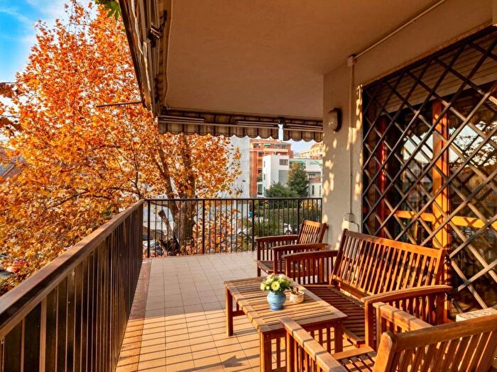 Appartamento quadrilocale in affitto in Viale Paolo Onorato Vigliani, Monte Rosa Lotto, Milano