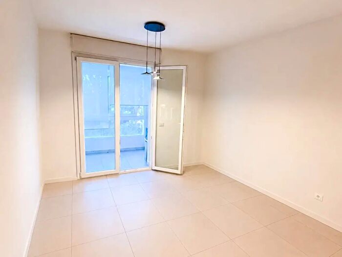 Appartamento trilocale in vendita in Via Imperatore Federico, Palermo