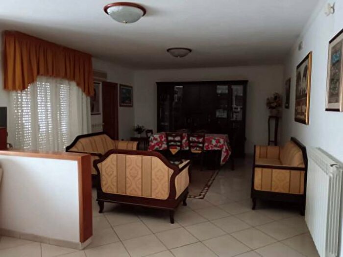 Appartamento trilocale in vendita in Via Pietro Badoglio, Ciro Marina