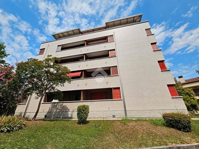 Appartamento trilocale in vendita in via C Pavese, Centro, Settimo Milanese