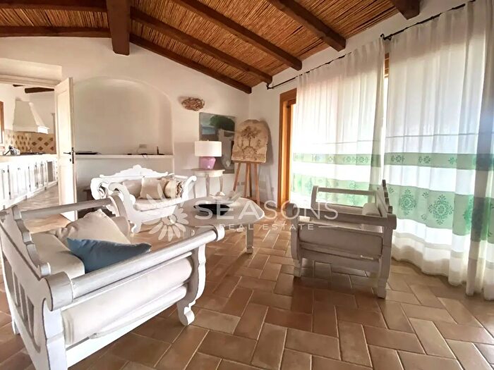 Casa con 6 locali in vendita in Arzachena