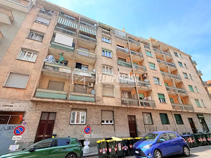 Appartamento trilocale in vendita in Via Genova, Torino