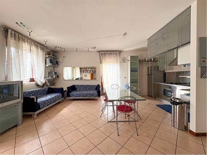 Appartamento trilocale in affitto in Via Giuseppe Mosca B, Centro, Chiavenna