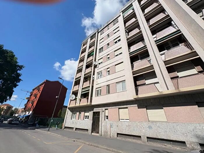 Appartamento trilocale in affitto in Piazza Tirana, Milano