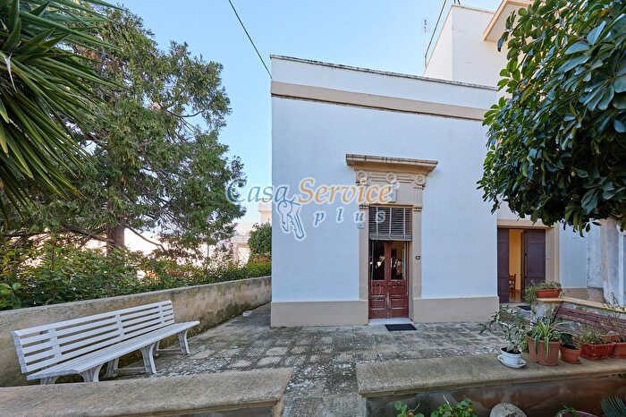 Casa con 10 locali in vendita in Via Cappuccini, Galatone