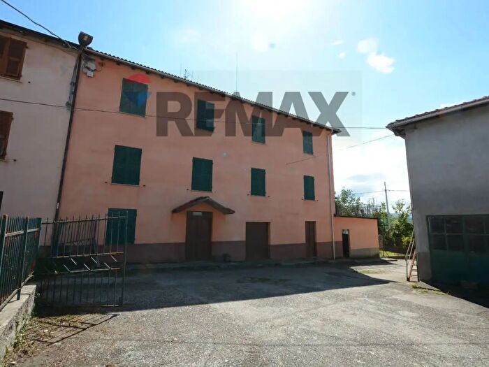 Casa con 9 locali in vendita in Via Sotto Torre, Cengio