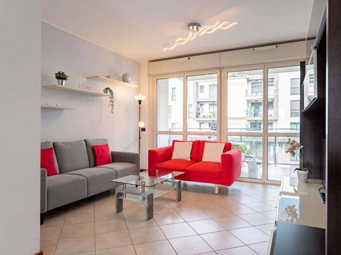 Appartamento trilocale in affitto in Via del Futurismo, Santa Giulia, Milano