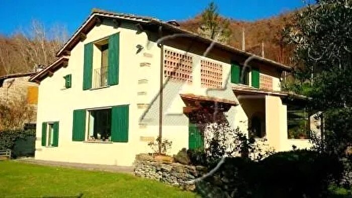 Casa con 5 locali in vendita in Vicchio