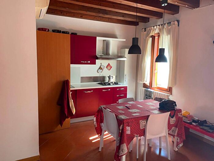 Appartamento bilocale in affitto in Contra Giuseppe Apolloni, Centro Storico, Vicenza