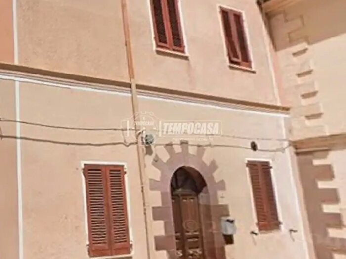 Casa con 5 locali in vendita in Ittiri