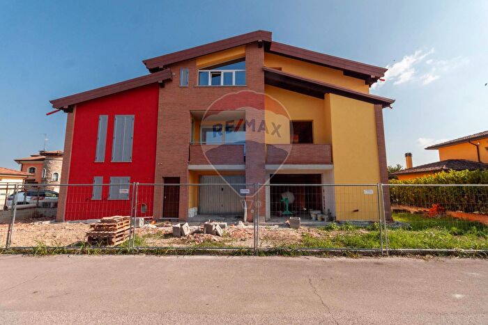 Casa quadrilocale in vendita in Via Pirandello, Brescello