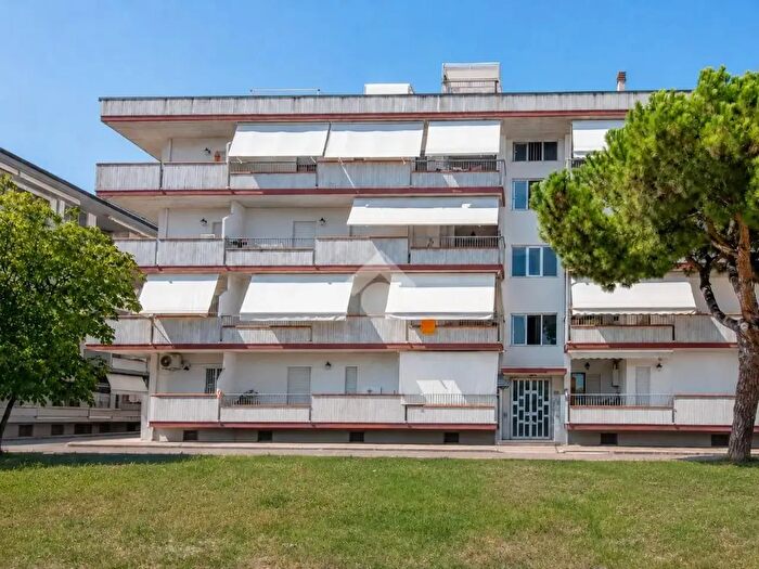Appartamento trilocale in vendita in Via dei Tigli, Alba Adriatica