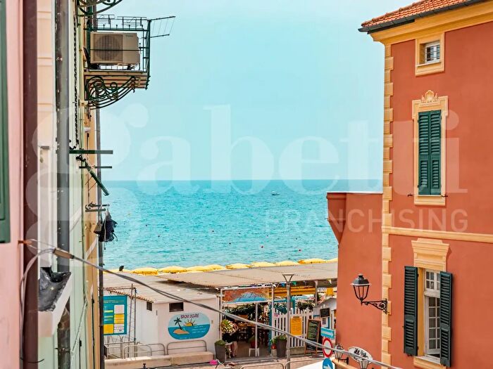 Appartamento quadrilocale in vendita in Via Aicardi, Celle Ligure