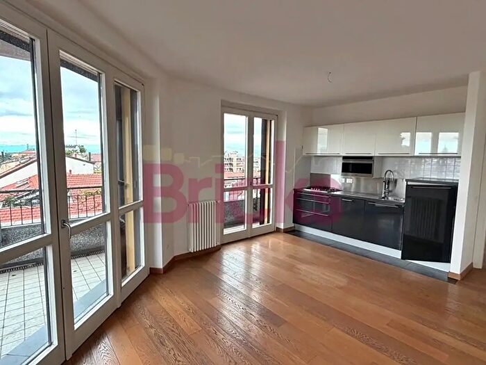 Appartamento trilocale in affitto in Via Girolamo Tiraboschi, Milano