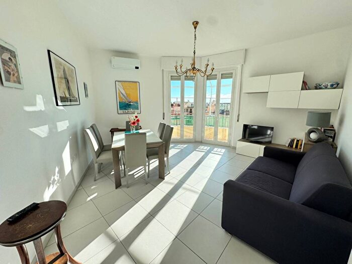 Appartamento trilocale in affitto in Via Roma Borgo Barusso, Alassio