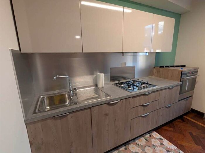 Appartamento con 6 locali in affitto in via castellaro, Centro Storico, Modena