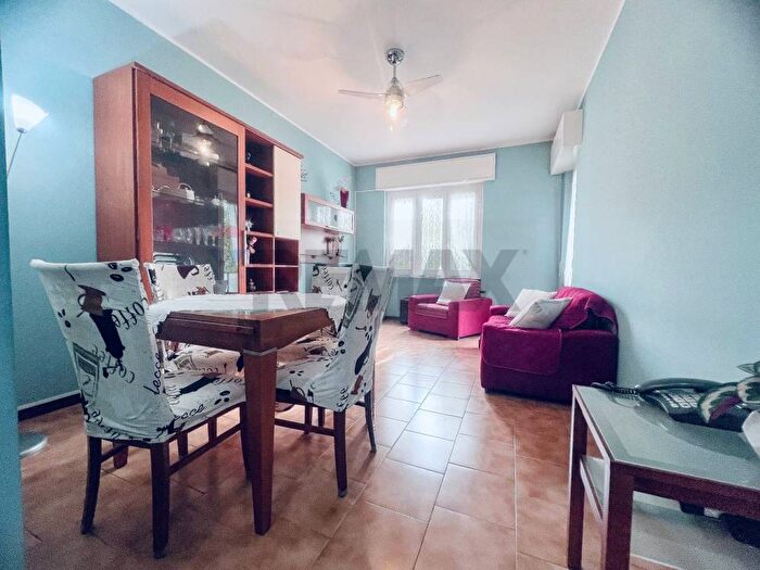 Appartamento trilocale in affitto in Via Maffeo Bagarotti, Baggio, Milano