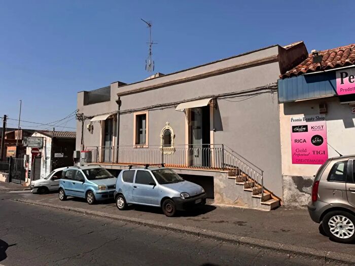 Casa quadrilocale in vendita in Via San Giovanni Galermo, Catania