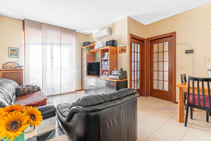 Appartamento trilocale in vendita in Via Angelo Musco, Bollate