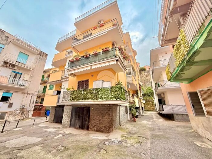 Appartamento trilocale in vendita in VI Traversa di Viale Angelo Compagnone, Pozzuoli