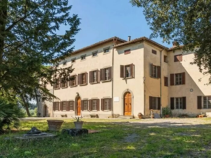 Casa con 17 locali in vendita in San Miniato