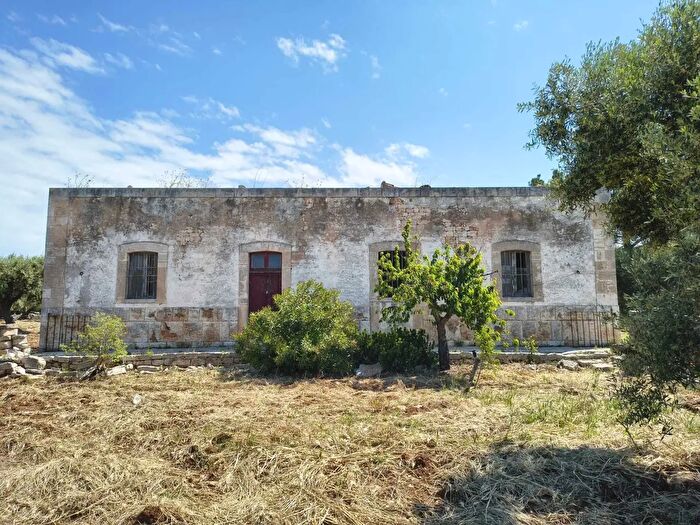 Casa con 10 locali in vendita in Turi