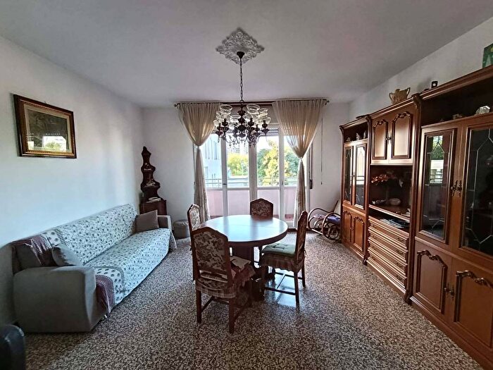 Appartamento trilocale in affitto in Via Appennini, Gallaratese, Milano