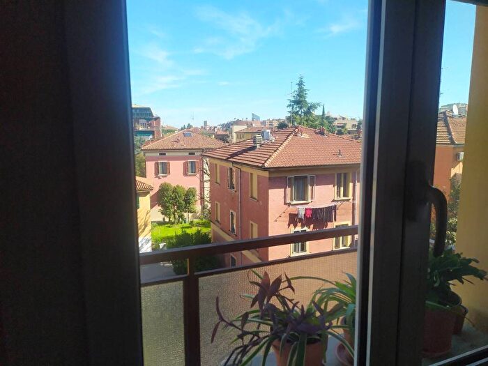 Appartamento trilocale in affitto in Via Guazzaloca, Mazzini Fossolo, Bologna