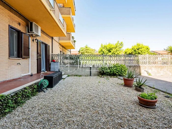 Appartamento trilocale in vendita in Via Bracciano, Manziana