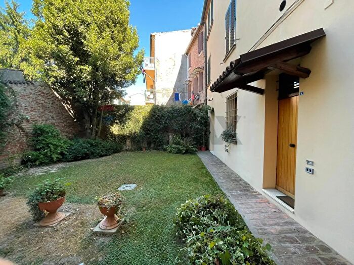 Appartamento bilocale in vendita in Via Ghisiglieri, Ferrara