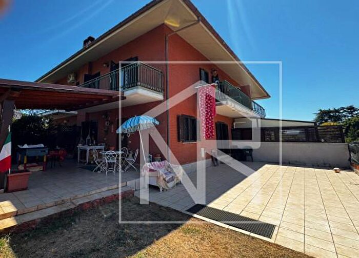 Casa con 5 locali in vendita in Via Fausto Gullo, Genzano Di Roma