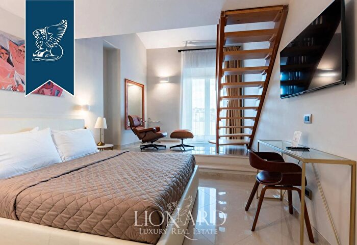 Appartamento con 6 locali in vendita in Roma