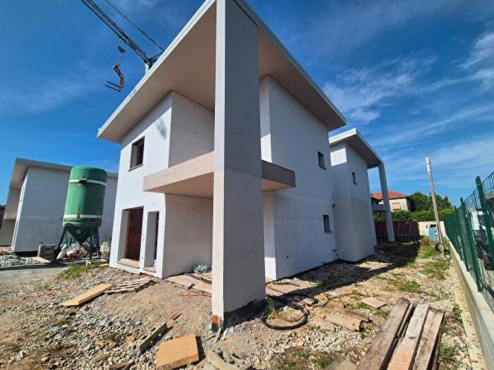 Casa quadrilocale in vendita in Via Giovanni Pascoli, Lazzate