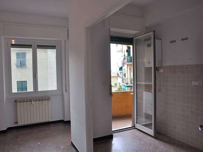 Appartamento trilocale in affitto in Borgoratti, Genova