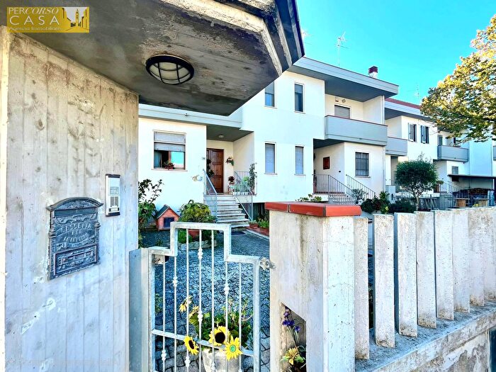 Casa con 6 locali in vendita in Via Rossini, SantOmero