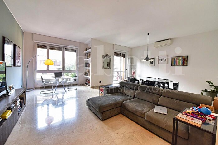 Appartamento quadrilocale in vendita in Largo Esterle, Monza