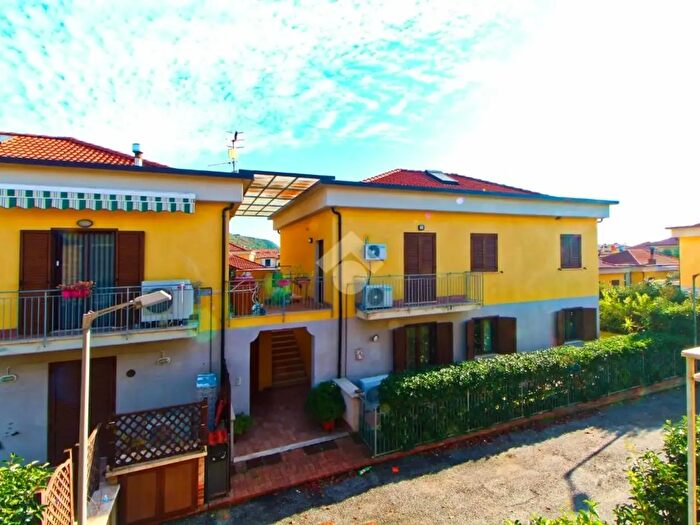 Casa con 6 locali in vendita in Via Parmenide, Ascea