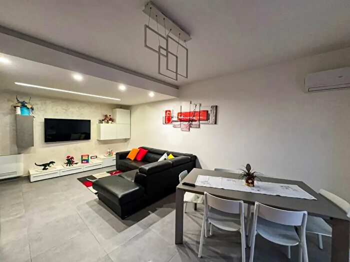 Appartamento trilocale in vendita in Via Sicilia, Amantea