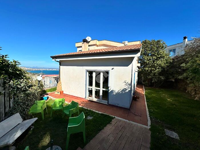 Casa quadrilocale in vendita in Via Magna Graecia, Crotone